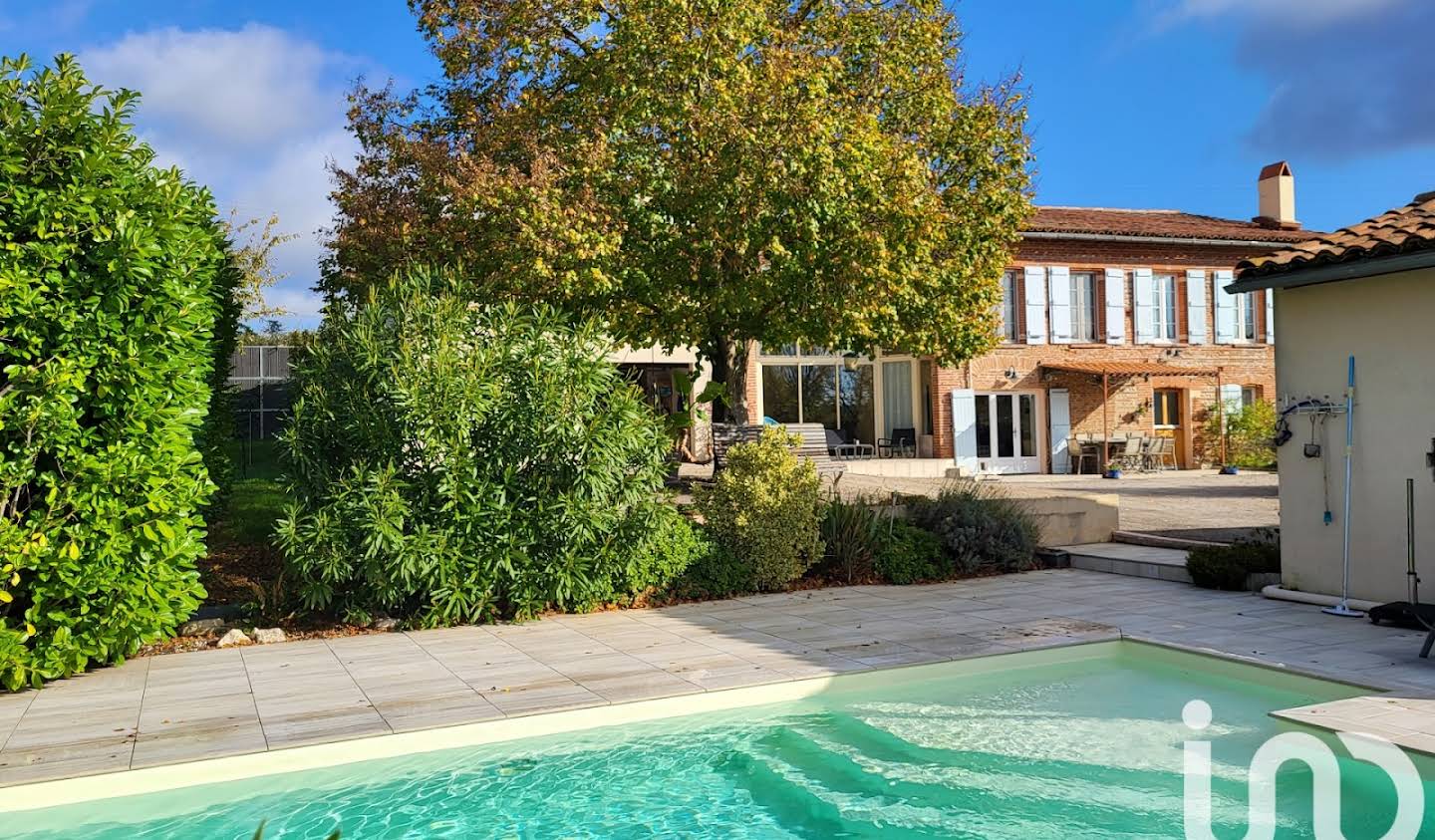 House with pool and terrace Sainte-Foy-d'Aigrefeuille