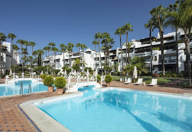 Appartement avec terrasse et piscine 3