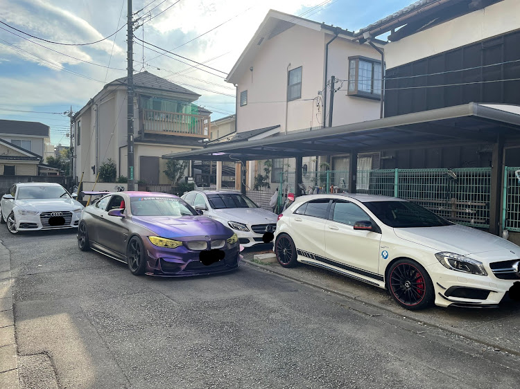 M4 クーペのおかぼさんとjunkrockyさんとカッキィさん・アライブ部室でわちゃわちゃ・詫び助さんが洗車とガラスを綺麗に・都庁周りで撮影会・アライブと一緒に走りを楽しむに関するカスタム事例の投稿画像2枚目