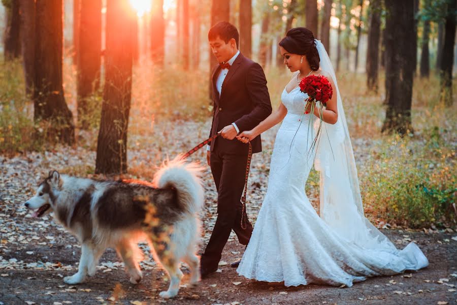 Wedding photographer Zhan Bulatov (janb). Photo of 11 April 2016