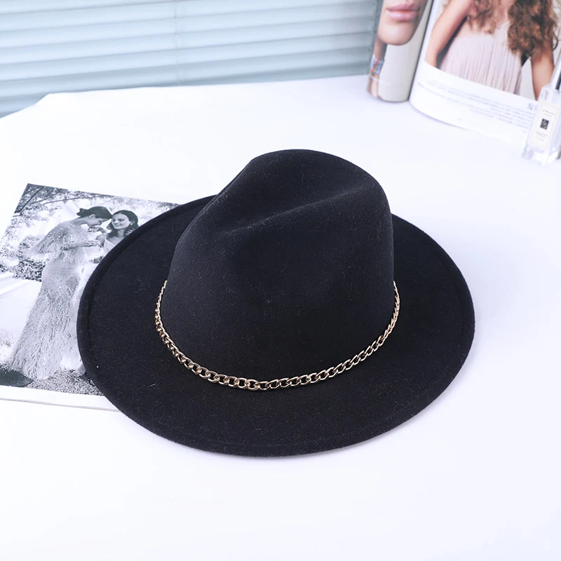 Women's Fashion Temperament Chain Decorated Bowler Hat, Stylish Accessory for Elegant and Sophisticated Looks