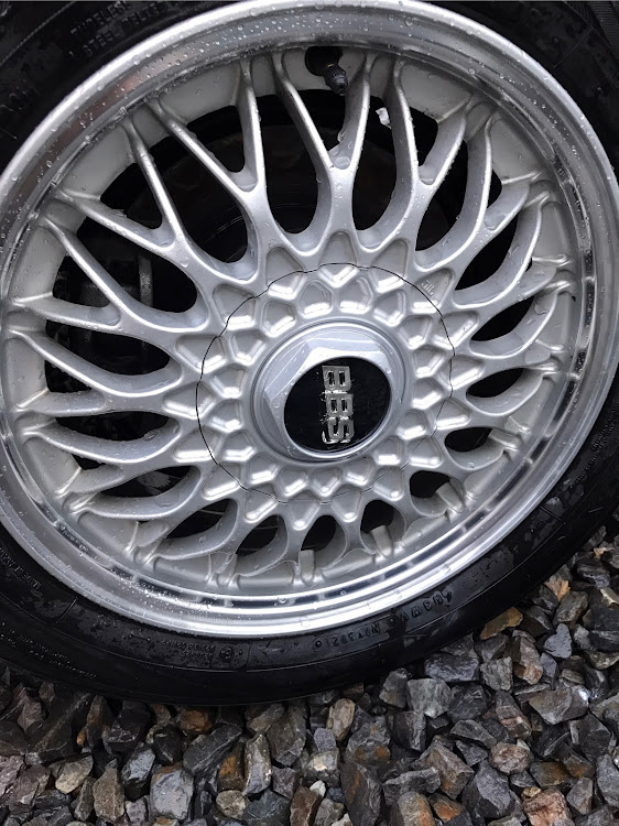 セレナのDIY・ホイール磨き・BBS RG・手が痛いwwwに関するカスタム事例の投稿画像1枚目