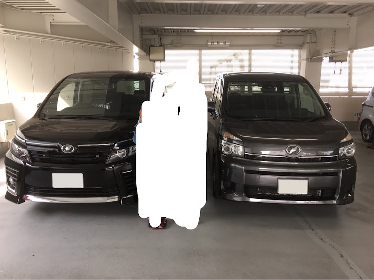 ヴォクシーのよしさんが投稿したカスタム事例の投稿画像1枚目