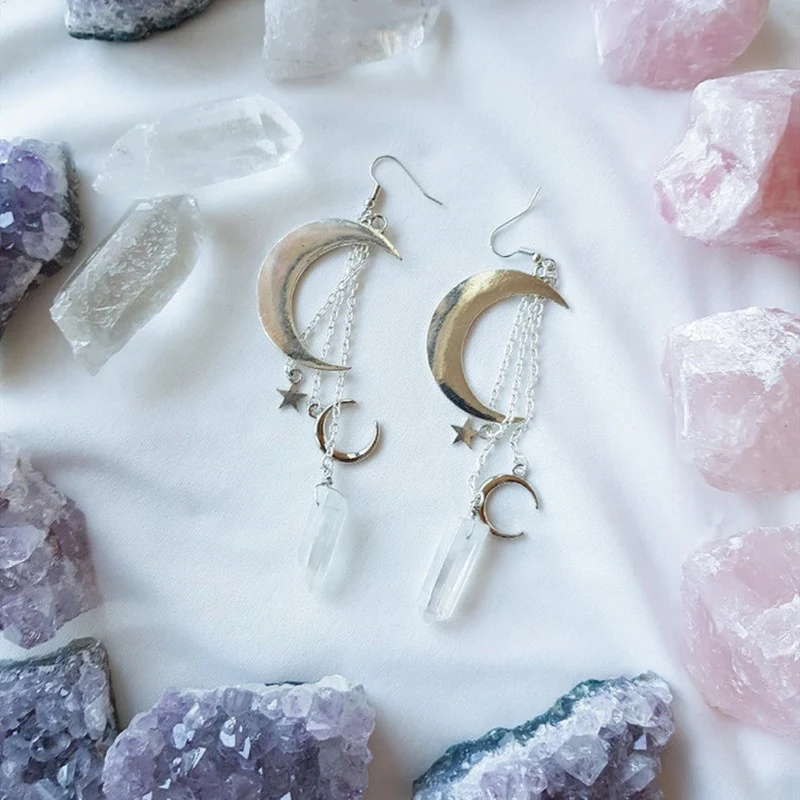 Maan Kristal Oorhaakjes in modieuze stijl, voor een stralende look. Deze oorbellen accentueren je oren met elegantie en subtiele glans.