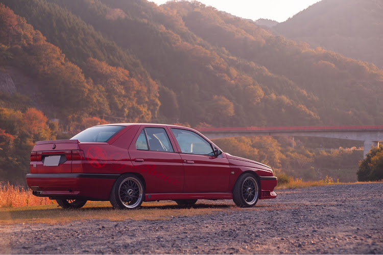 155の赤はいいぞ・紅葉はまだ早かった・アルファロメオに関するカスタム事例の投稿画像6枚目