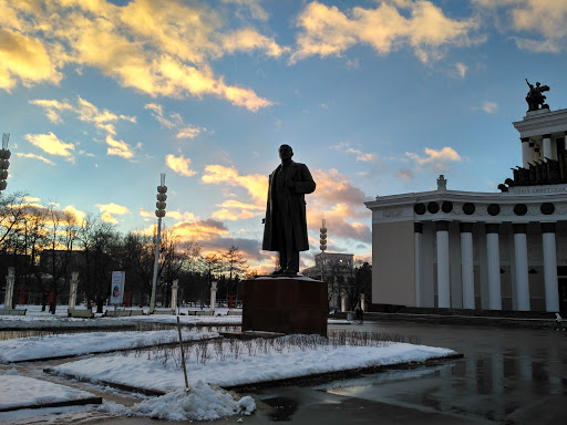 ВВЦ-ВДНХ: Памятник Ленину пере
