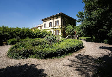 Villa with pool and garden 1