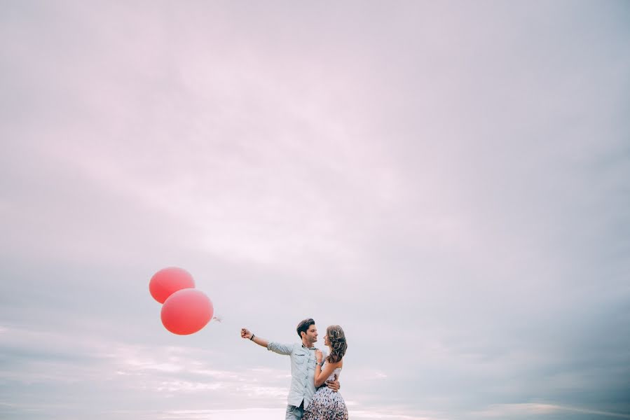 Fotógrafo de casamento Aleksey Kryuchkov (ak13). Foto de 6 de julho 2015