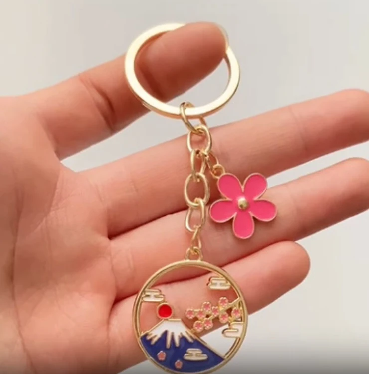 Japanse stijl Hayao Miyazaki oliedruppelende Sakura bergketting, schattige cartoon hanger, perfect accessoire.