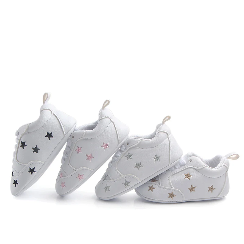 Zapatos Deportivos Bebé Estrella Roja Calzado Infantil Suela Blanda Zapatillas Deportivas para Niños Blancas, comodidad y estilo.