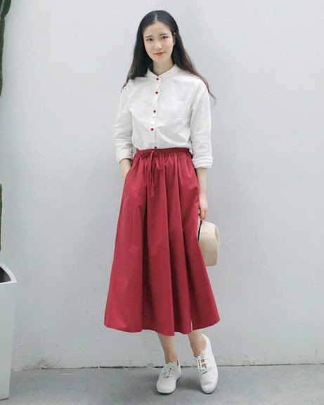 Chân váy maxi + Áo thun + Giày thể thao 4