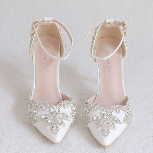 Title 4, White stiletto pointed sandals with tassel and ...
