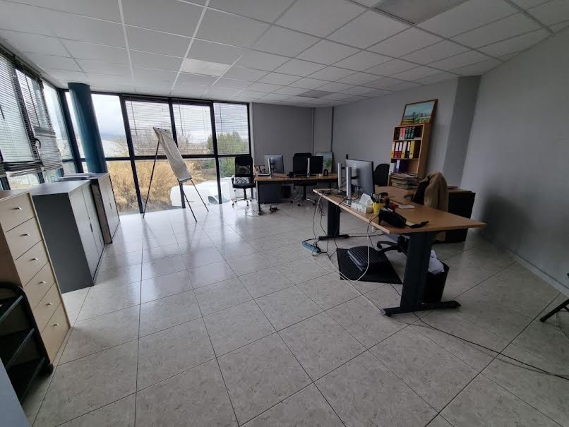 Location  locaux professionnels  142 m² à Aubagne (13400), 2 520 €