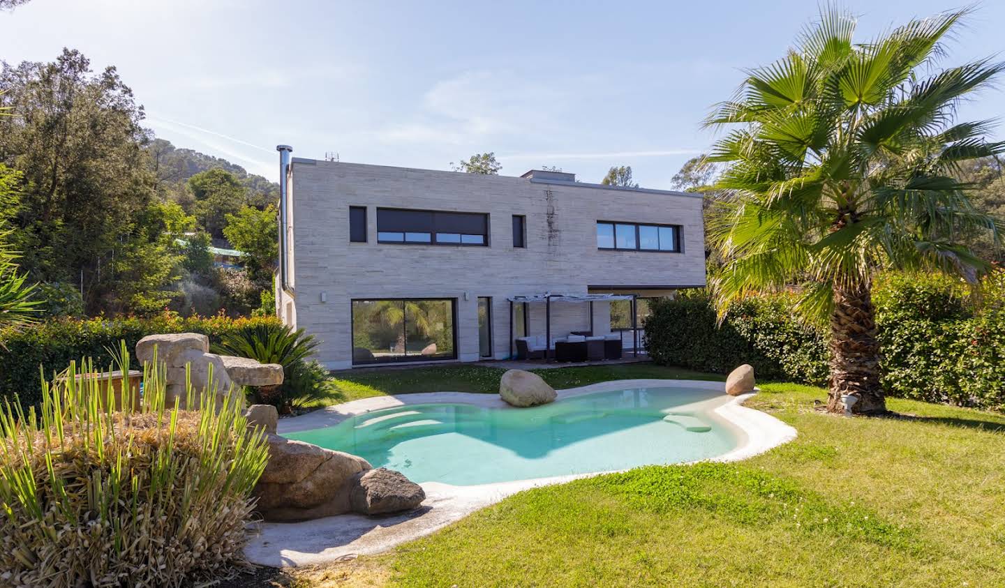 House with garden and terrace Vallromanes