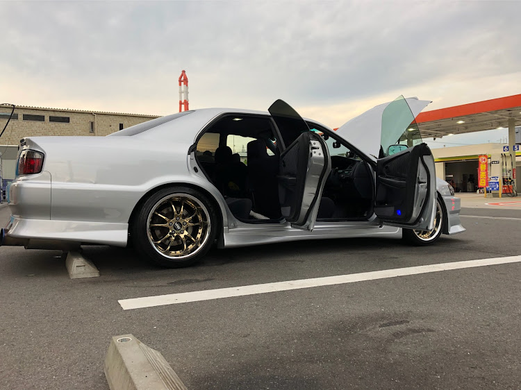 チェイサーの洗車・JZX100・暇つぶし・車高落としたい・ENEOSに関するカスタム事例の投稿画像1枚目