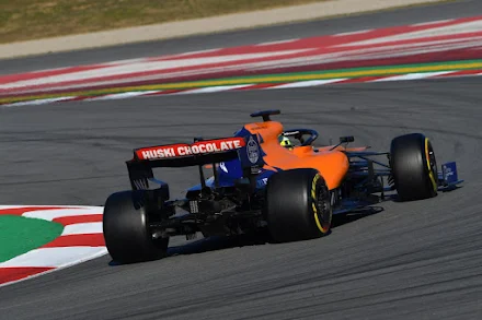 Lando Norris con la McLaren nei test di Barcellona 2019