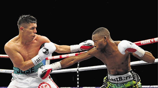 INTO THE BREACH: Zolani Tete, right, and Jose Santos Gonzalez during their IBF International bantamweight championship bout. Tete’s camp has revealed that a world title fight is on the cards Picture: GETTY IMAGES