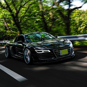 R8 クーペ