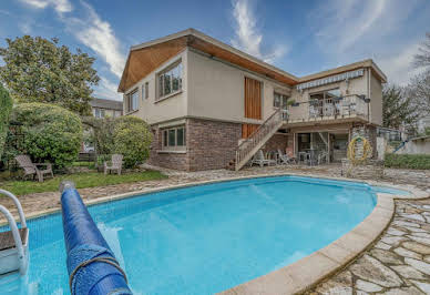 House with pool and terrace 15