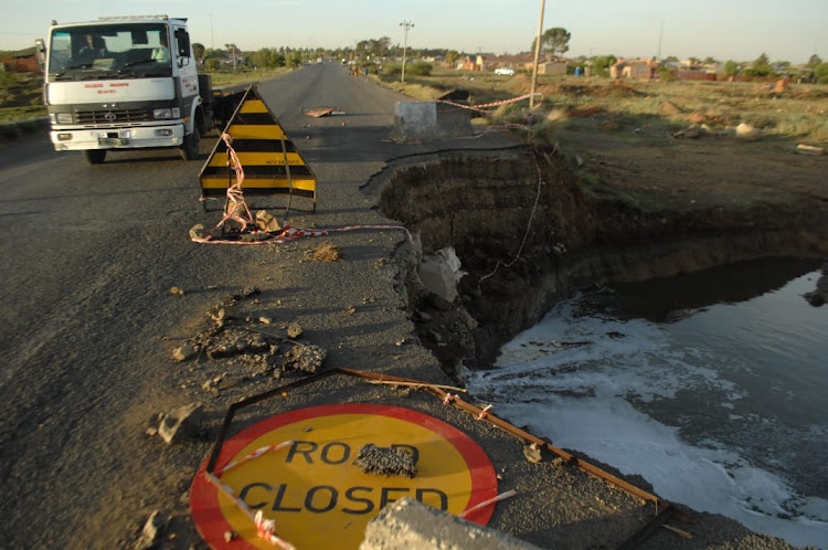 A bridge on Dewetsdorp Road in Mangaung's phase 6 caved in days after President Cyril Ramaphosa's convoy had used it. File photo.