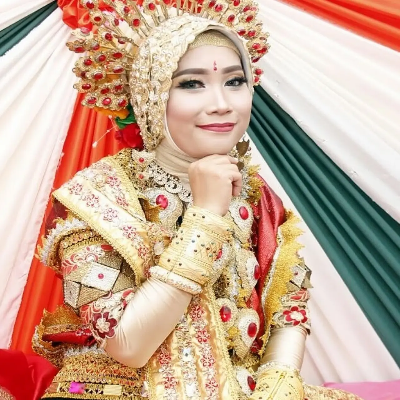 Baju Pengantin Adat Bugis Hijab