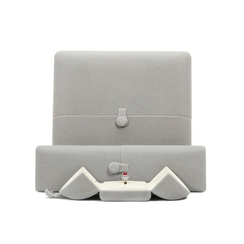 Caja joyero de franela para colgante de collar. Protege y presenta tus joyas con elegancia. Ideal para collares y colgantes.