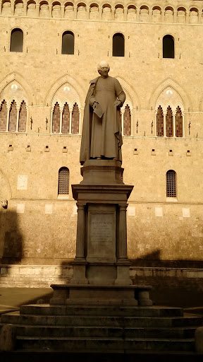 Piazza Salimbeni, Monte dei Pa