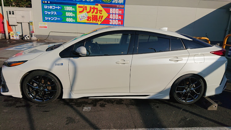 プリウスPHVのブリッツダンパーZZR・車高調整・ドライブ・寒くなってきた・洗車に関するカスタム事例の投稿画像1枚目