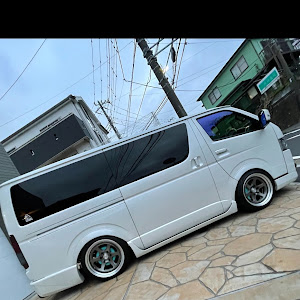 ハイエースバン TRH200V