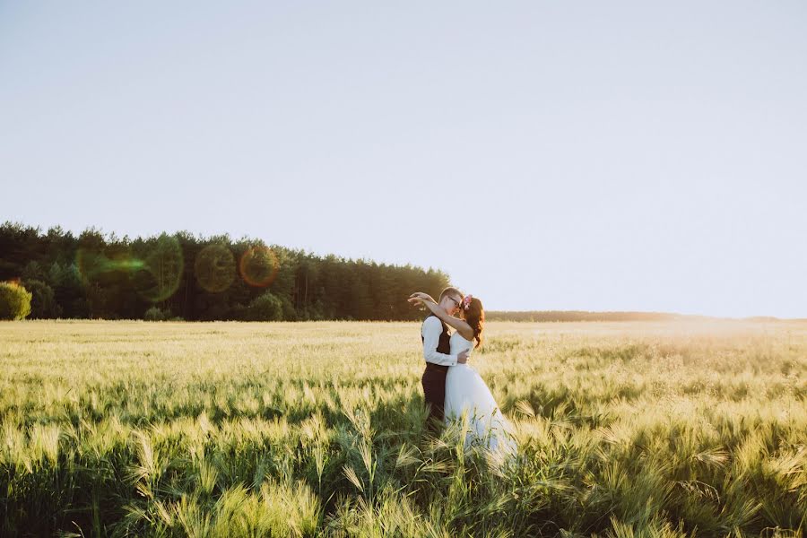 Fotógrafo de casamento Oksana Kuchmenko (milooka). Foto de 27 de julho 2017