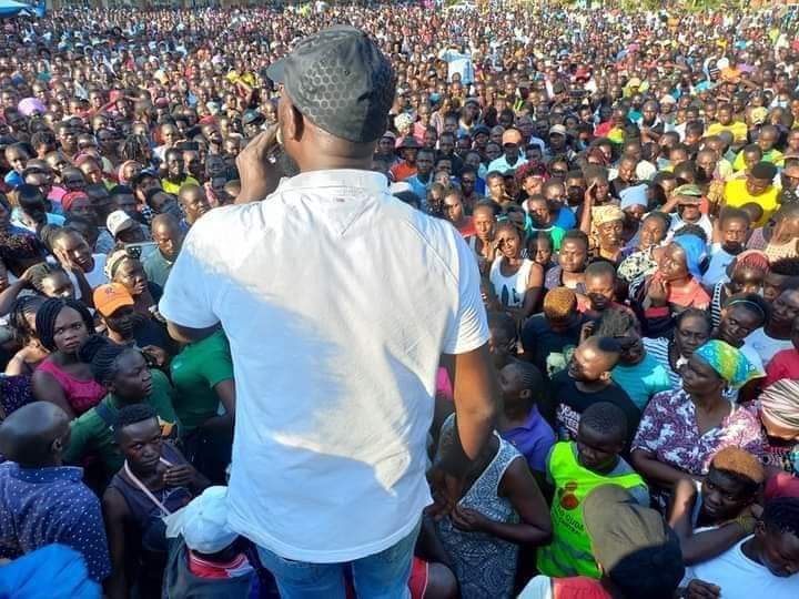 Kisumu Central MP Fred Ouda addresses residents at Pandpieri primary school in Nyalenda B ward after inspection of classrooms and toilets projects. He called for Kisumu Central constituents to support his re-election and Raila Odinga's presidential bid.