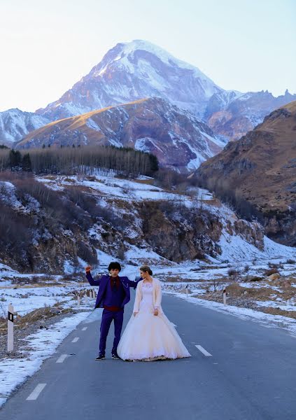 Fotógrafo de casamento Tornike Saakadze (tsaaka). Foto de 6 de janeiro 2020