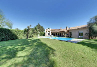 Villa with pool 4