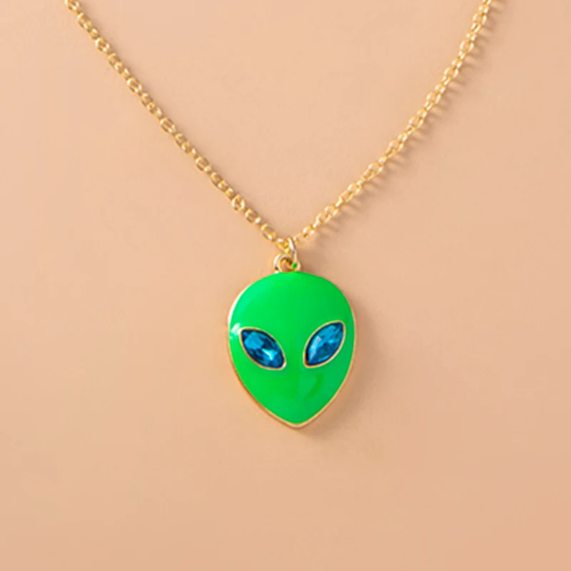Halloween Vintage Emaille Alien Gesicht Anhänger Halskette, ein einzigartiges, gruseliges Accessoire, perfekt für dein Kostüm.