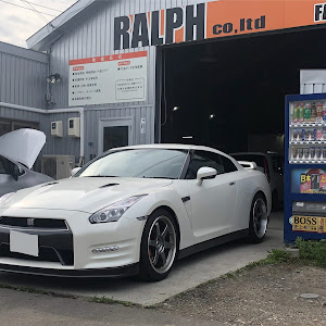 NISSAN GT-R