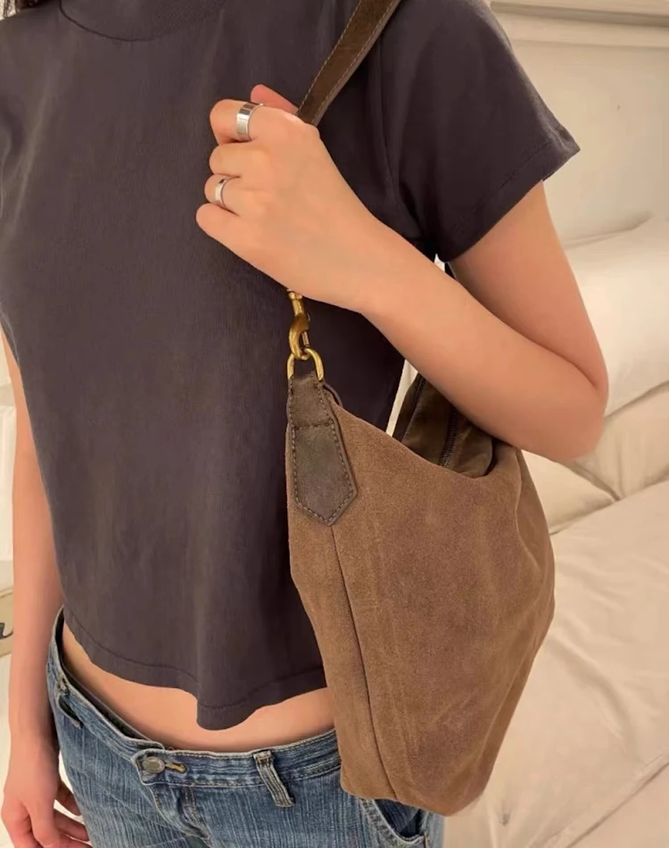 Amerikanische Umhängetasche aus Frosted Suede, große Kapazität, für Pendler, stilvoll und praktisch im Alltag