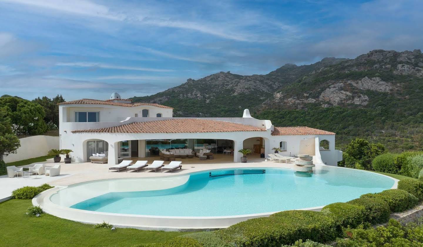 Villa with pool and garden Porto Cervo