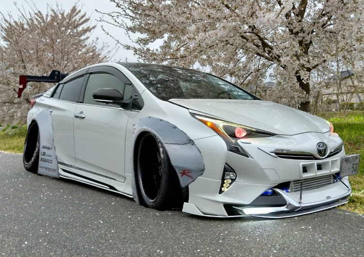 プリウスのプリウス・エアサス・TEAM  FreeDom`style・プリウスワークスに関するカスタム事例の投稿画像1枚目