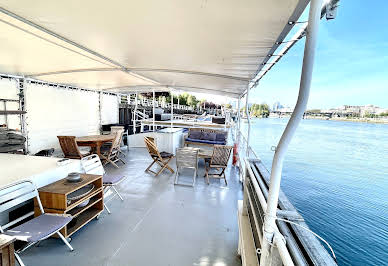 Houseboat 1