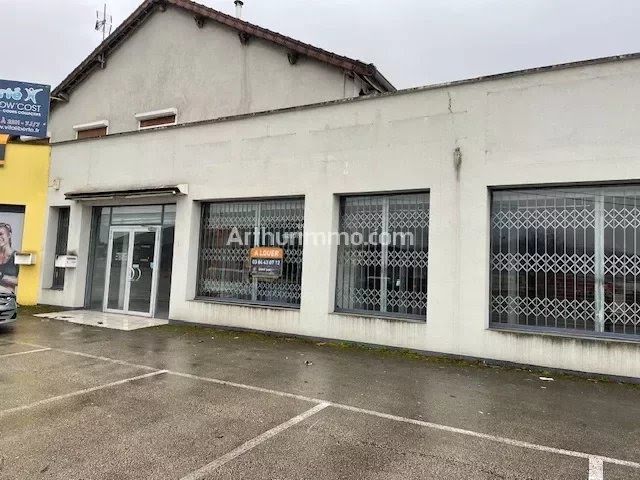 Location  locaux professionnels 3 pièces 240 m² à Lons-le-Saunier (39000), 2 700 €