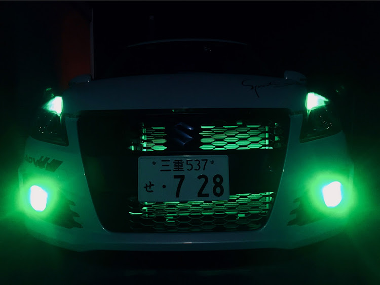 スイフトのzc32s・グリル内LED取り付けに関するカスタム事例の投稿画像2枚目