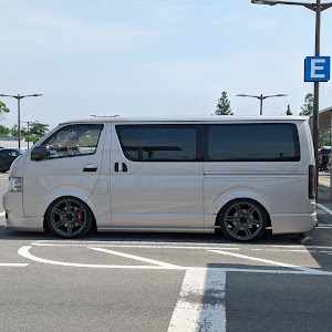 ハイエースバン TRH200V