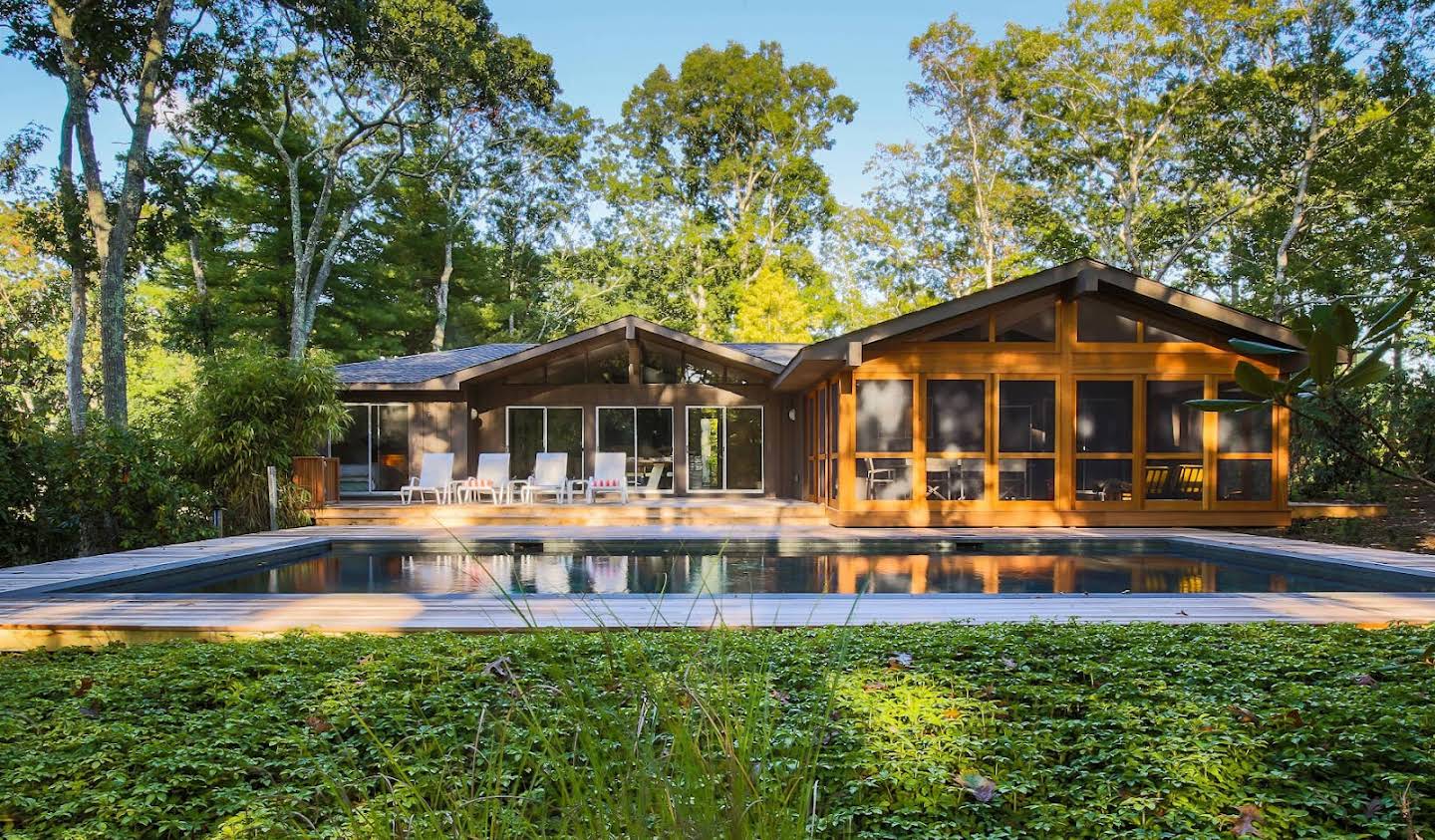 House with pool East Hampton