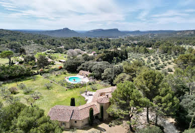 Maison avec piscine et terrasse 19