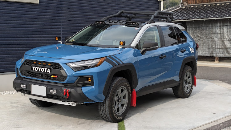 RAV4のrav4adventure・バンパーカット・グレイッシュブルー・スキッドプレートに関するカスタム事例の投稿画像1枚目