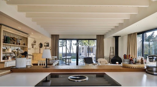 Villa with pool and terrace 3