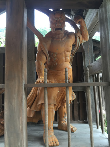 法山寺の守り神 左