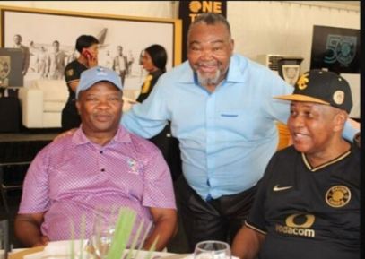 S'busiso Mseleku is flanked by Kaizer Chiefs boss Kaizer Motaung (R) and UDM leader Bantu Holomisa in April 2020.