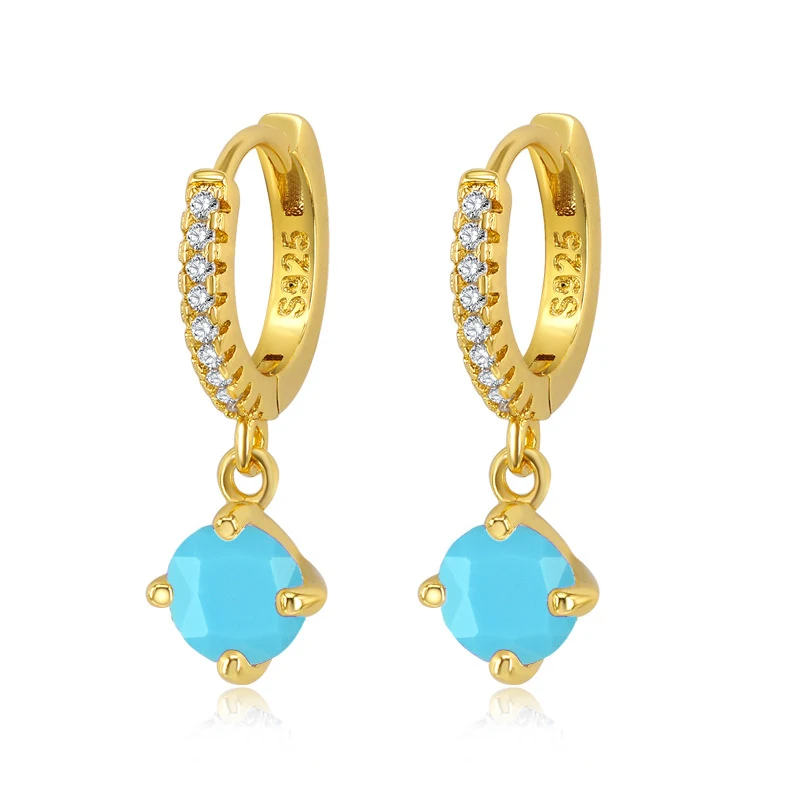 Sterling zilveren oorbellen met geometrisch naaldpatroon en gekleurde strass steentjes. Stijlvol en schitterend voor dames.