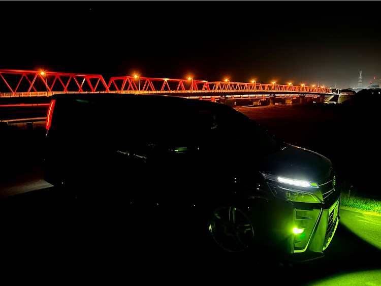 ヴォクシーのnight photography・カメ活したい・最近ネタがない・車放置気味・息抜きしたいに関するカスタム事例の投稿画像1枚目